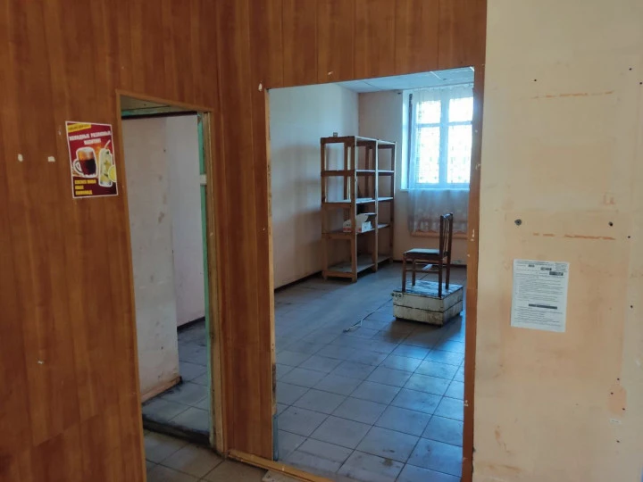 Помещение, назначение нежилое, общей площадью 425 кв.м., этаж 01, подвал, номера на поэтажном плане 8-17, 15-33, адрес объекта: Владимирская обл., г. Вязники, ул. Владимирская, д.10, кадастровый номер: 33:21:010214:304.